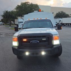 Ford F-350 Gasoline V8 6.2L