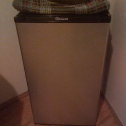 Mini Fridge Very Clean 