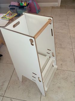 FREE- Toddler Sous Chef Tower