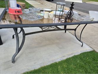 Outdoor table and 6 chairs great condition
