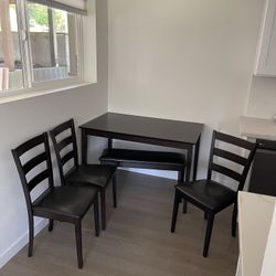 Like New Dining Table Set 
