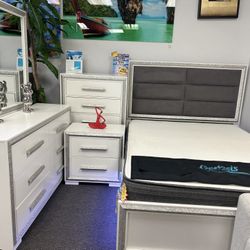 White/gray 5pc Bedroom Set W/ Glitter Accents & FREE MATTRESS! (brand New Furniture)