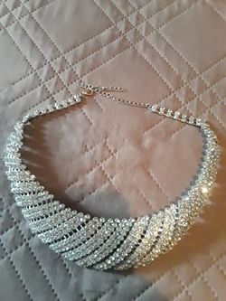 Collar y aretes