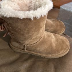 Ugg Girls Size 3