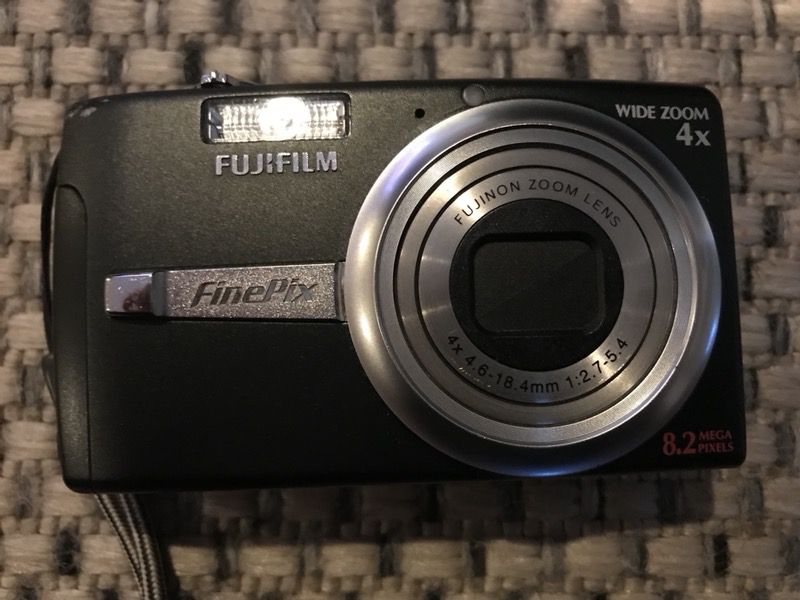 Fujifilm Finepix F480 8MP Digital Camera with 4x wide optical zoom