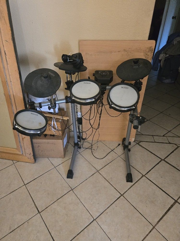Simmons Electric Drum Set