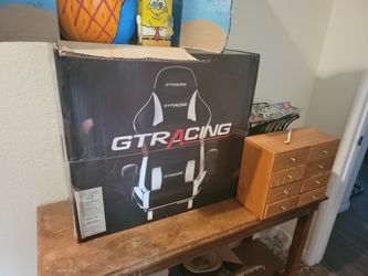 BRAND NEW GAMING CHAIR