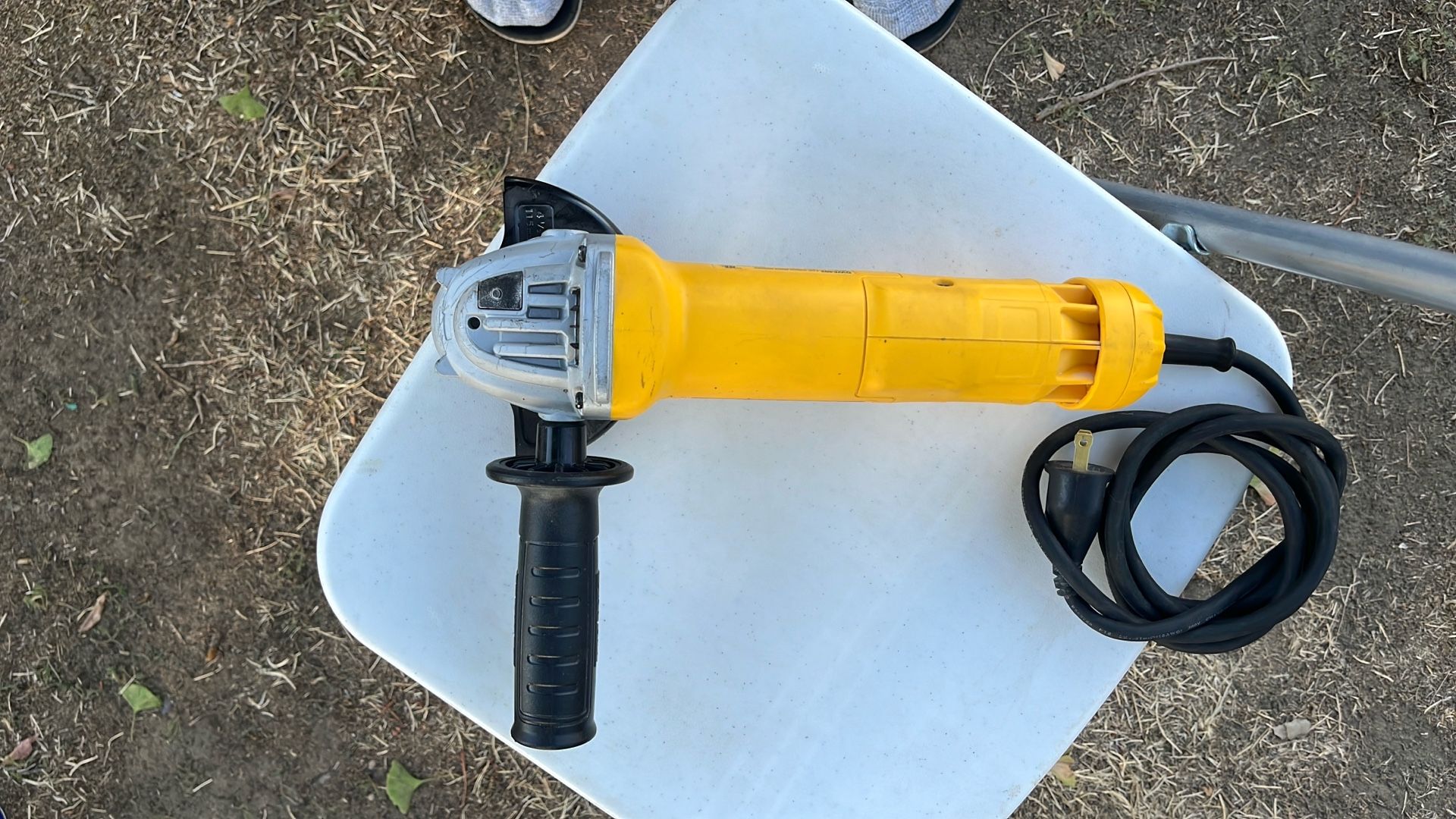 DEWALT GRINDER LIKE NEW $ 85