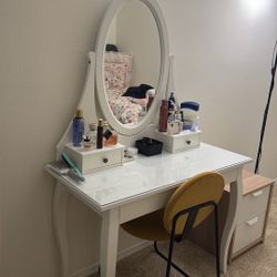 Makeup Desk 