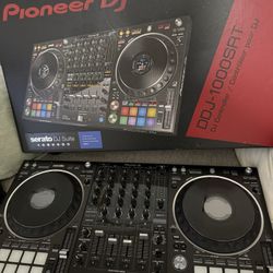 Pioneer ddj Srt New Condition + Desksaver + Oddy Travel Case
