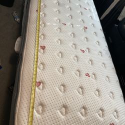 Otho Split Cal King (Large Twin) Articulating Matress and Platform