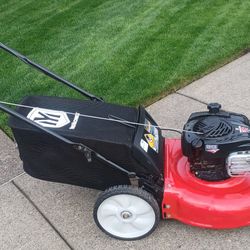 Very Nice Yard Machines By MTD Push Lawn Mower With Briggs & Stratton Engine Starts Easy