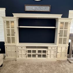 Entertainment center