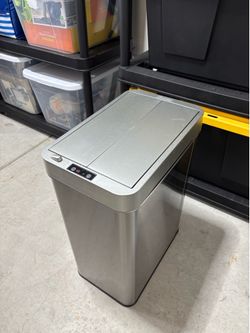 I-Touchless Motion activated trashcan