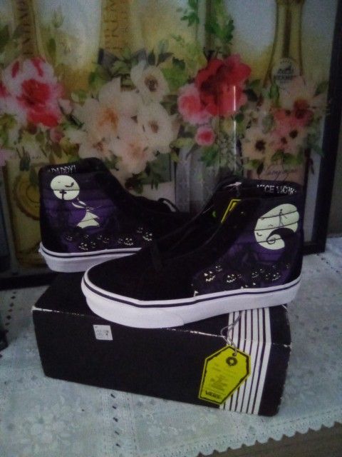 Vans!! Women's Brand New Nightmare Before Christmas Size 5.5