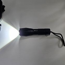 FLASHLIGHT.   LAMPARA 