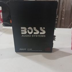 Boss Audio Systems Riot R1100m Mosfet Monoblock Power Amplifier