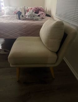 Armless chair with wooden legs