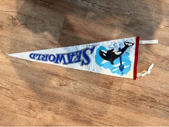 Vintage 1973 Sea World Pennant Souvenir White Flag Whale USA