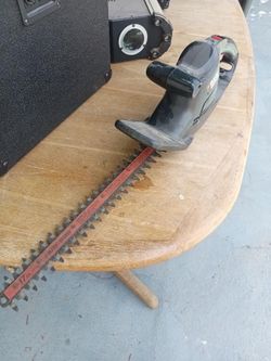 Electric saw hedge trimmer