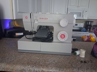 Singer heavy duty sewing machine