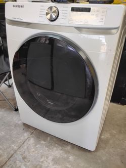 White electric front load working great with warranty delivery Available fee depends on address