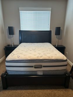 Huge bedroom set and bed and dresser!