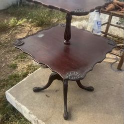 1940S Mahogany Two Tier Pineapple Crown Table