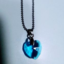 Beautiful ❤️ Blue 💙 Heart On Silver Chain.🎁🎁🎁