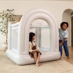 NEW IN BOX - Smol Indoor Bounce House