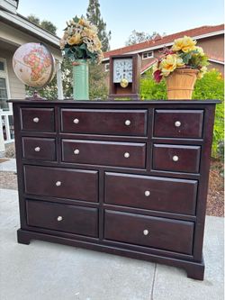 10 Drawer Modern Dresser Chest of Drawers Furniture Great Condition