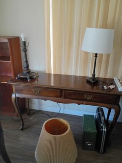 Antique-Style Wood Console Table with Drawers