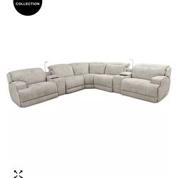 Like new Beautiful gray sectional from Macy's
