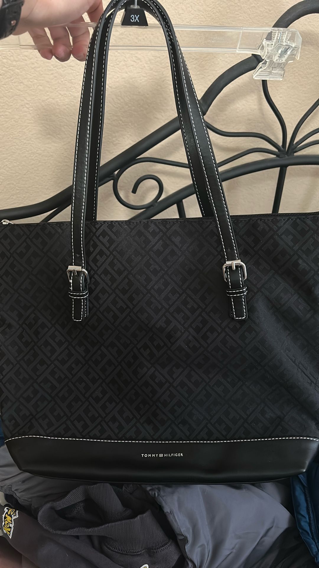 Tommy Hilfiger Tote