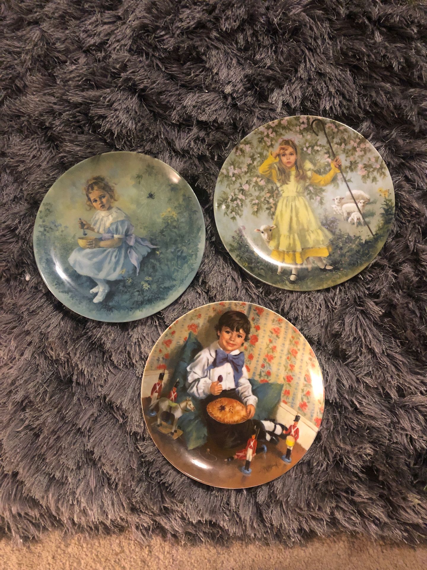 Decorative plates with stands