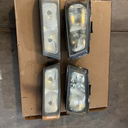 Chevy Silverado OEM Headlights(03-07)