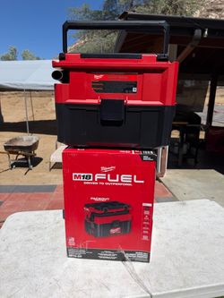 Milwaukee m18 fuel 2.5 gal packout wet dry vacuum tool only