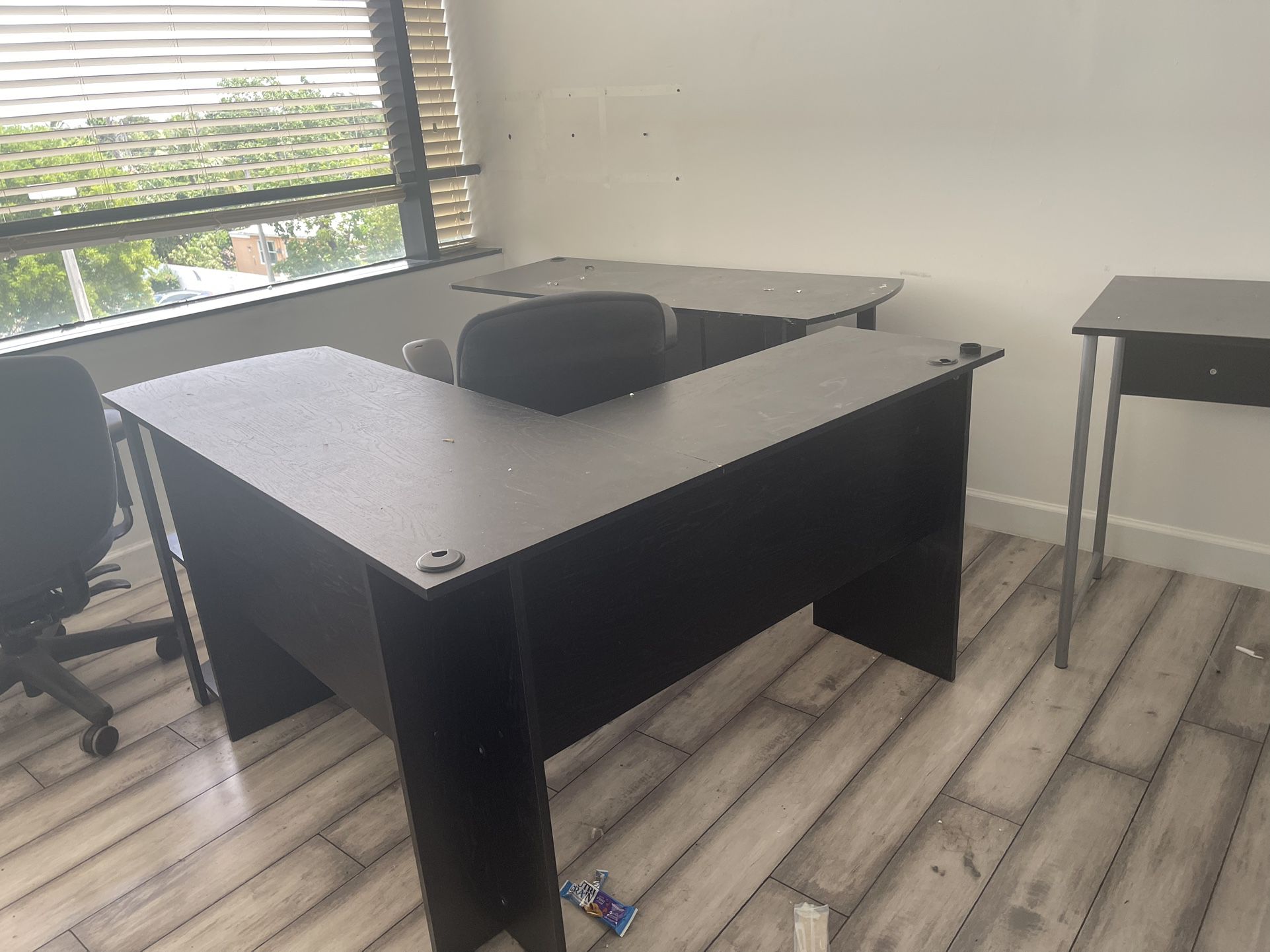 Various Office Desks For Sale $15, $40,$60 North Miami Beach 