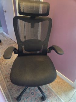 Adjustable office chair with head rest