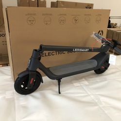 New In Box Electric Scooter 19miles Long Battery