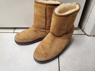 UGG BOOTS SIZE 7 W