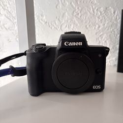 Canon EOS Mirrorless M50 w/ 15-45mm Lens