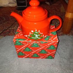 WAECHTERSBACH HOLIDAY TEA POT NEW