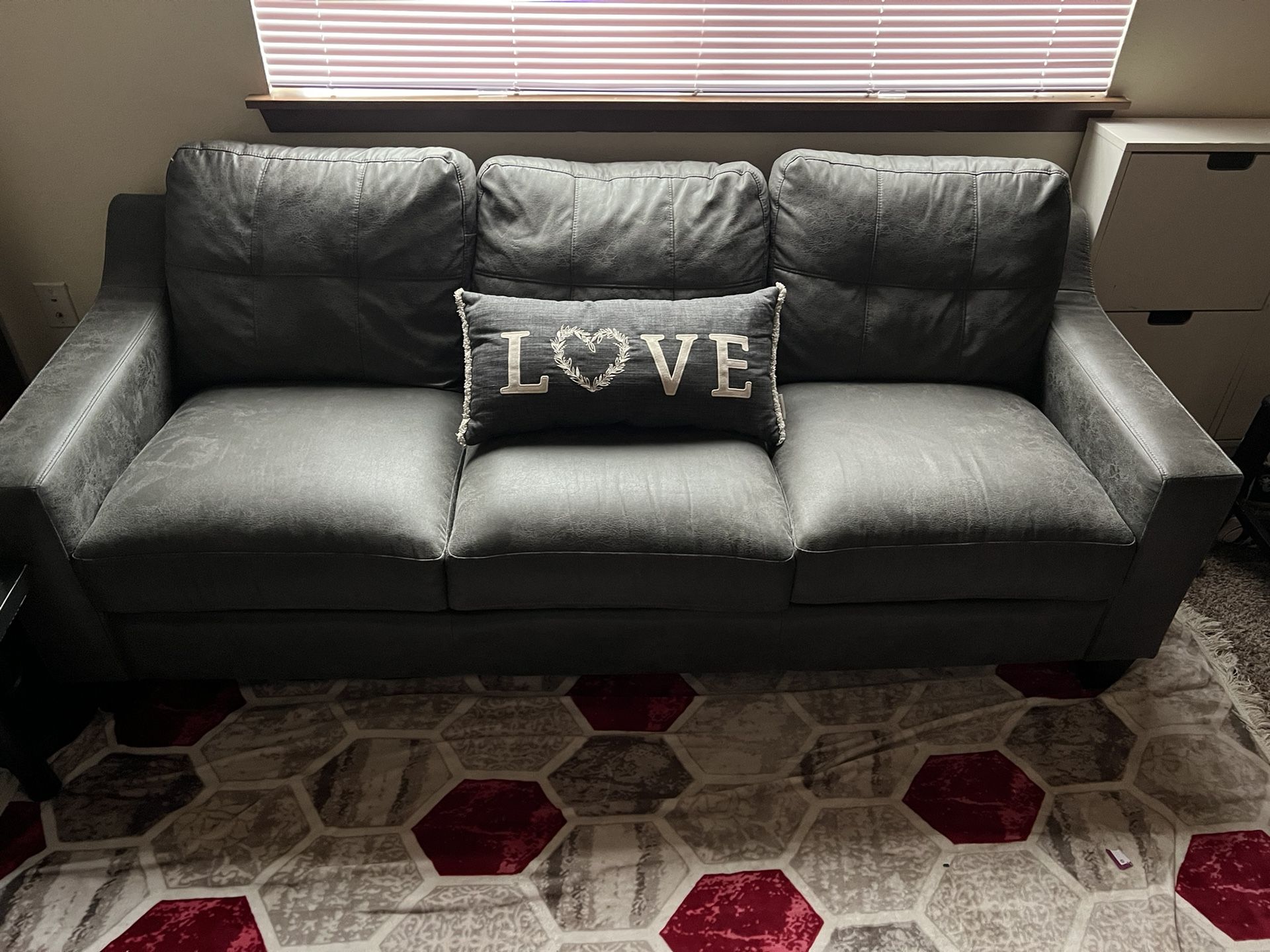 2 Love Seat