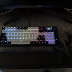  Corsair Vanguard 96 Keyboard 