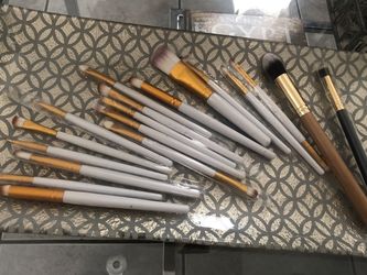 Makeup brushes