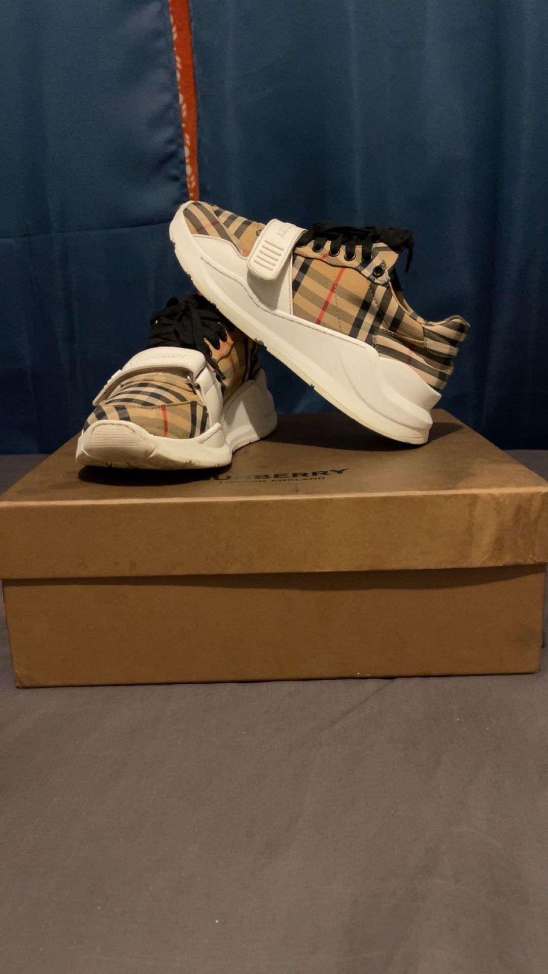 Burberry Size 8 (41) 