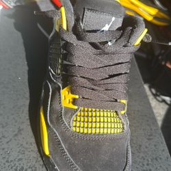 Jordan 4 Thunder (2023)