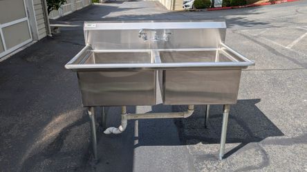 Regency Stainless Steel 2-Compartment Sink with Faucet