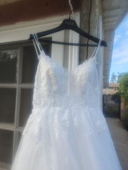 Wedding white dress size 10 (used)